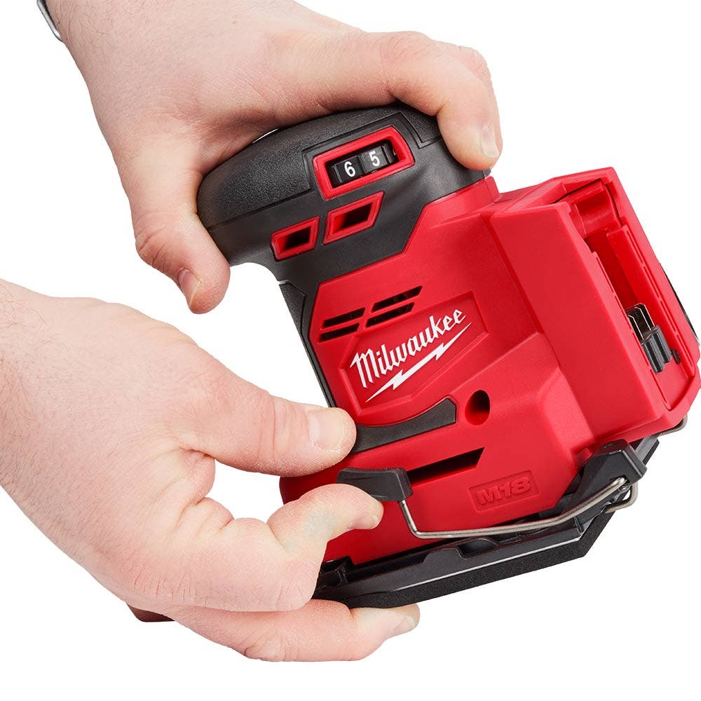 Lixadeira de superfície Milwaukee 18V 1/4 de folha M18BQSS0