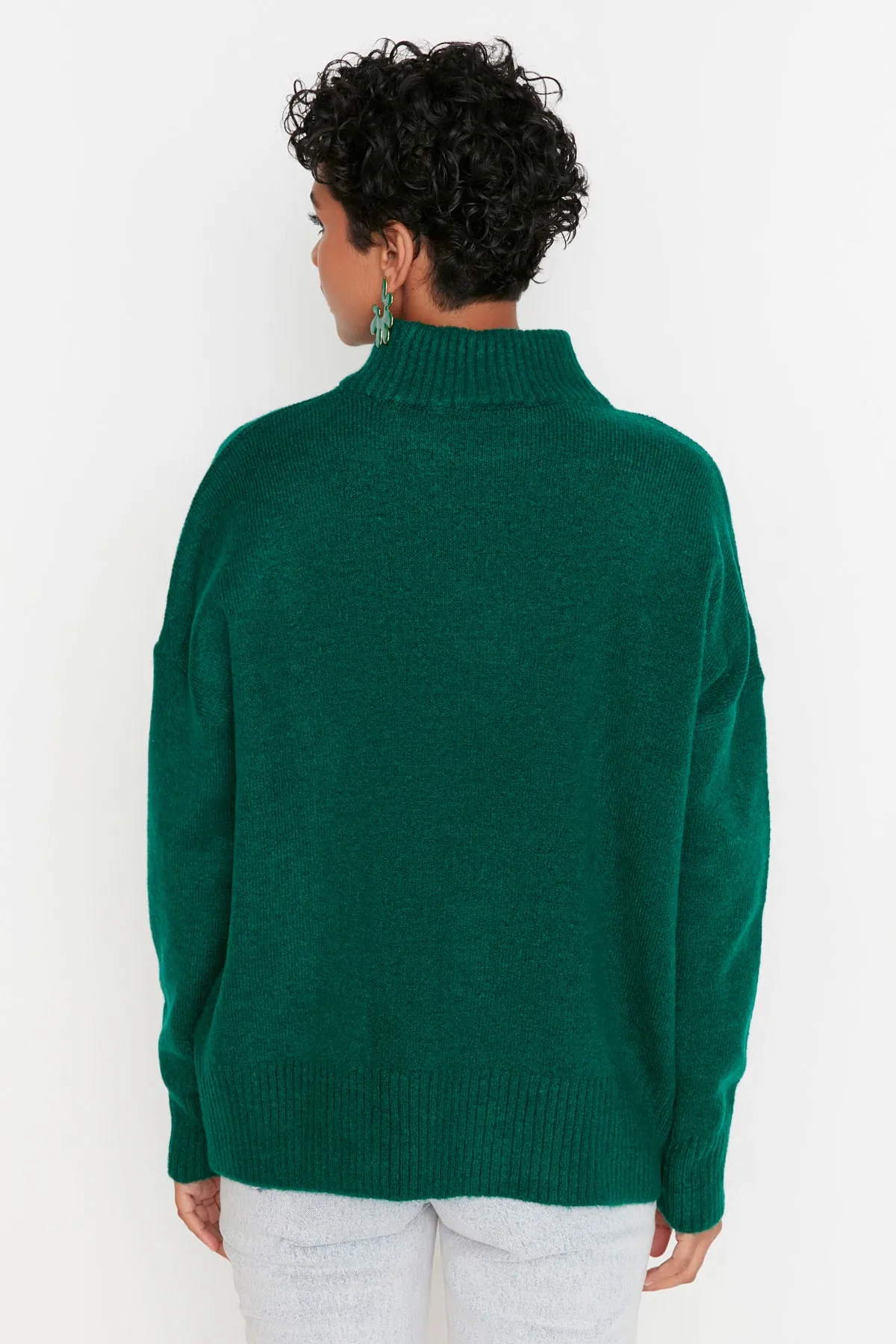 Trendyol Collection  Smaragdgrüner, weich strukturierter Strickpullover mit Stehkragen und weiter Passform TWOAW23KZ00469