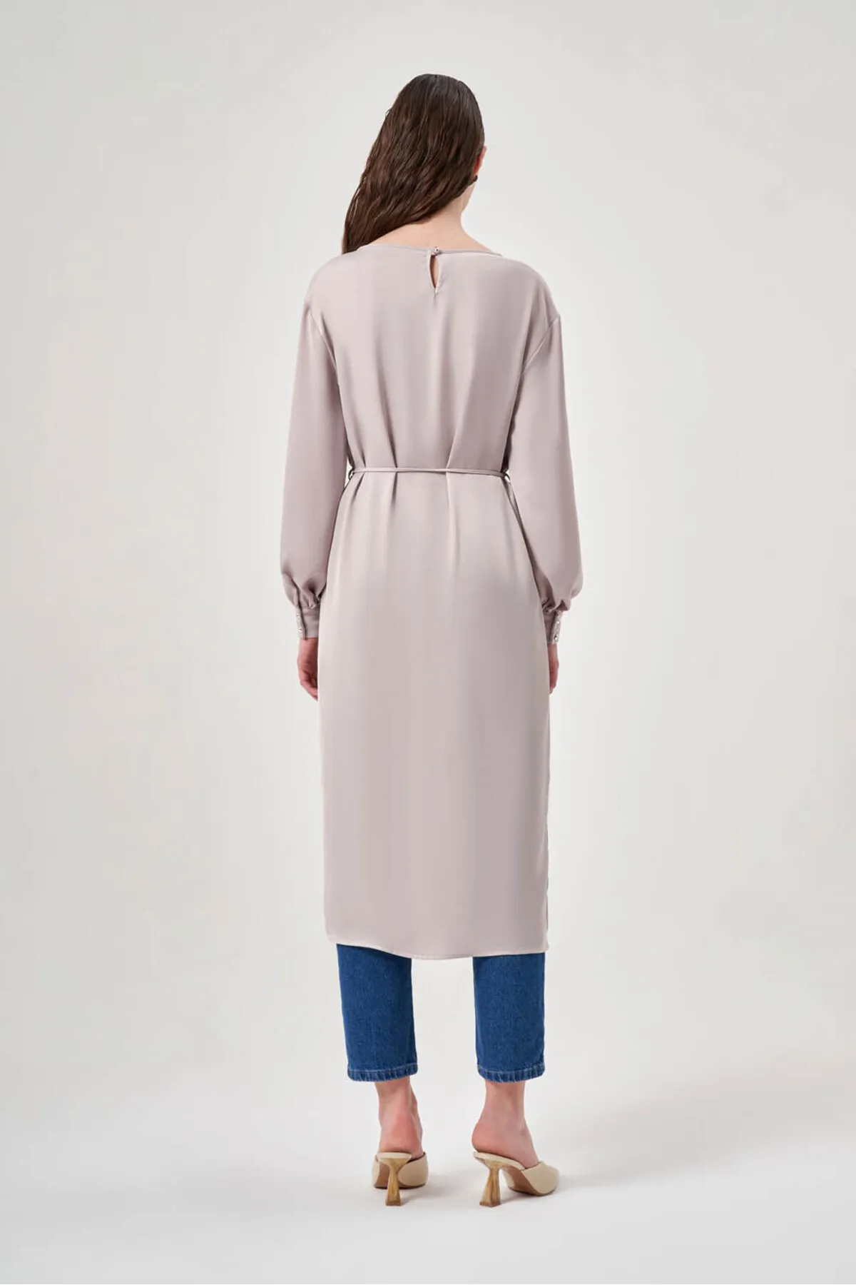 Mizalle  Satinbeige Tunika mit Spitzenbund
