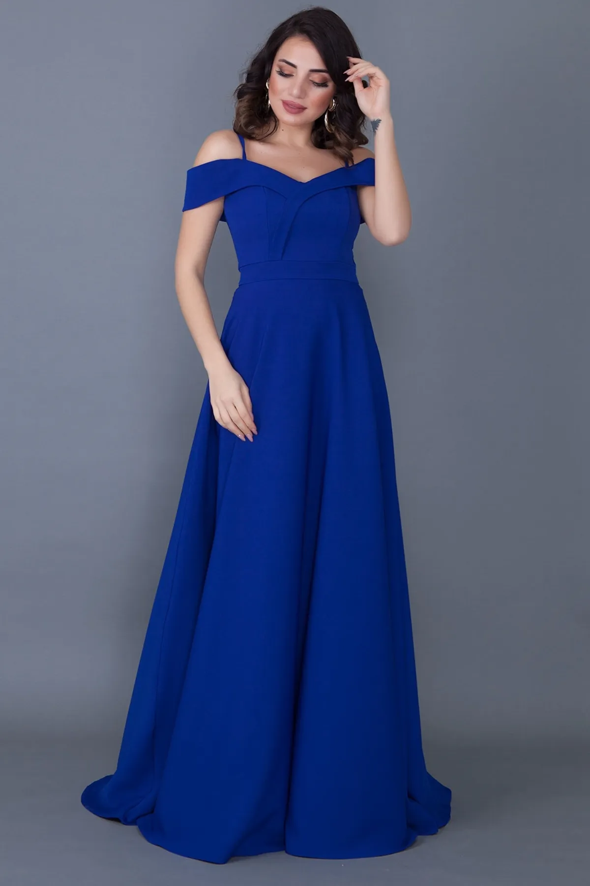 lovebox  Trägerloses, schulterfreies, zweireihiges, maxilanges Abendkleid in Saks-Blau