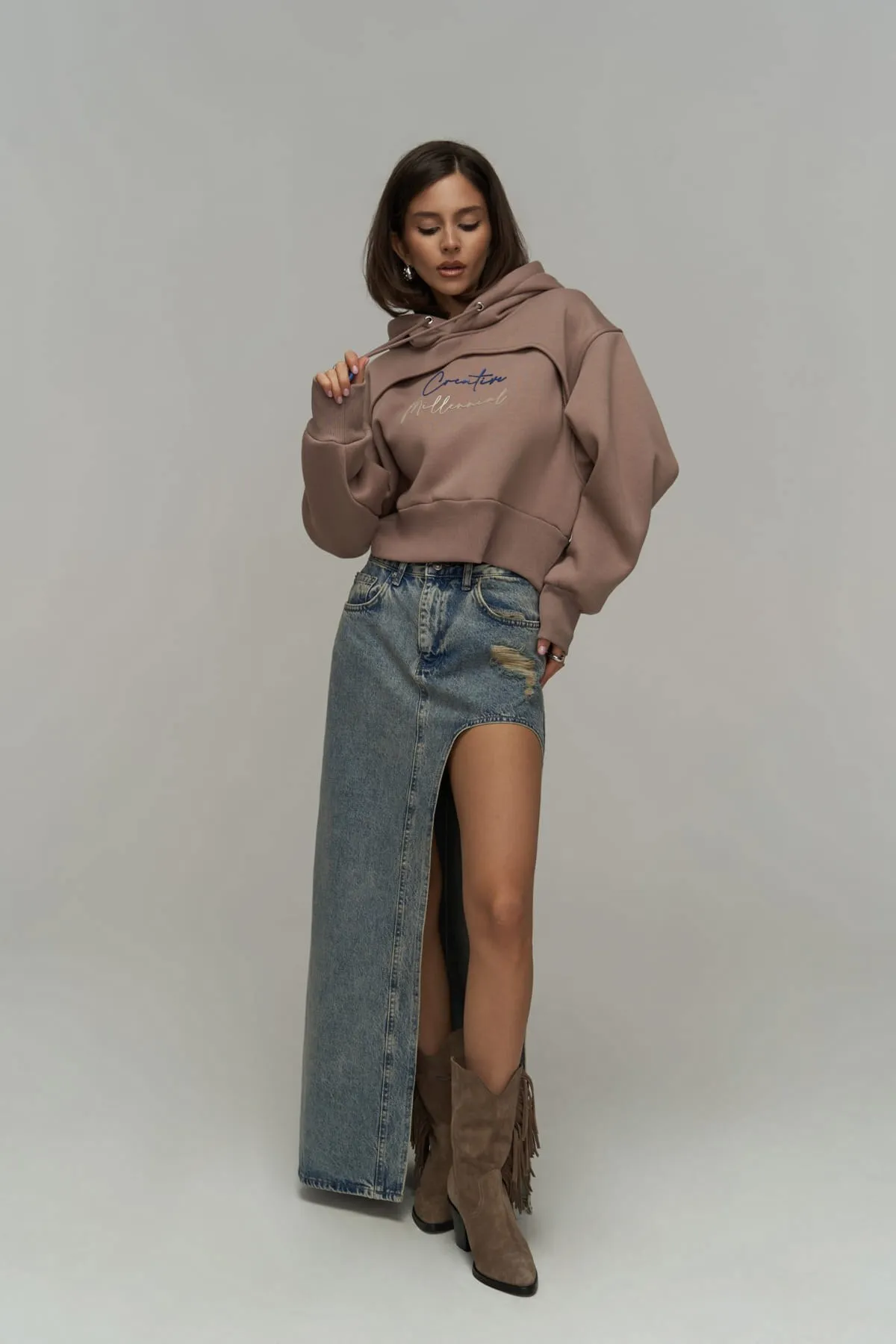 MAİ COLLECTİON  Kreatives Crop-Sweatshirt in Taupe