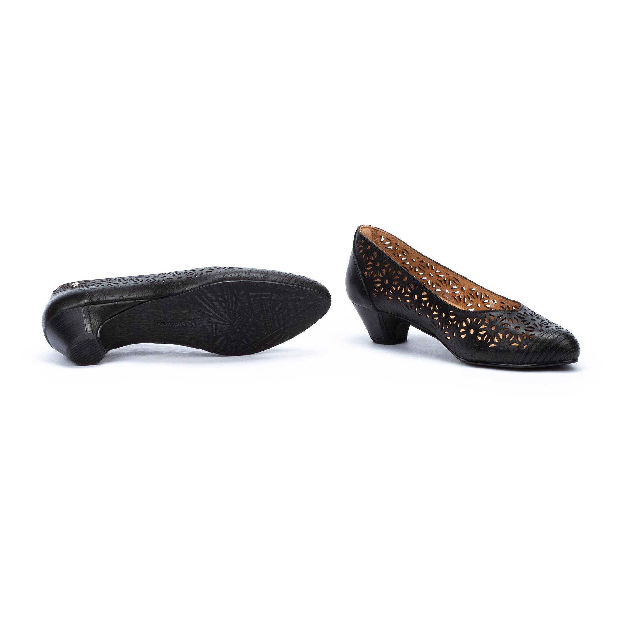 Buty damskie ze skórzanymi detalami - CZARNE