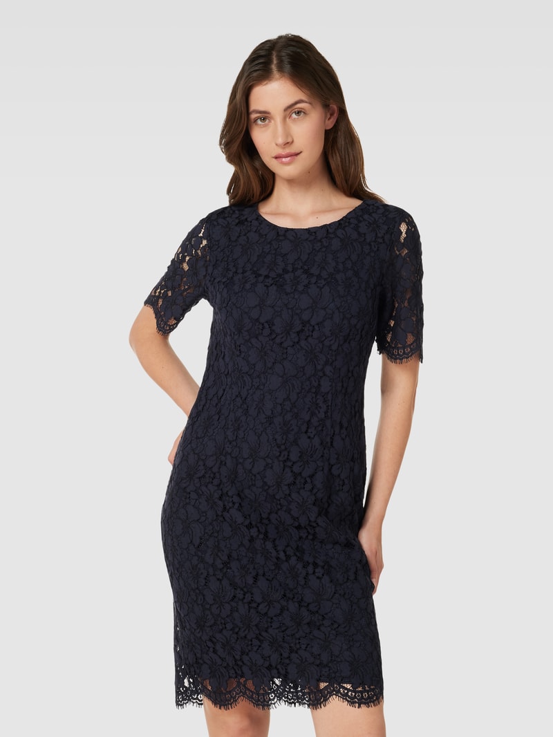 Knielanges Kleid mit Lochmuster in marineblau