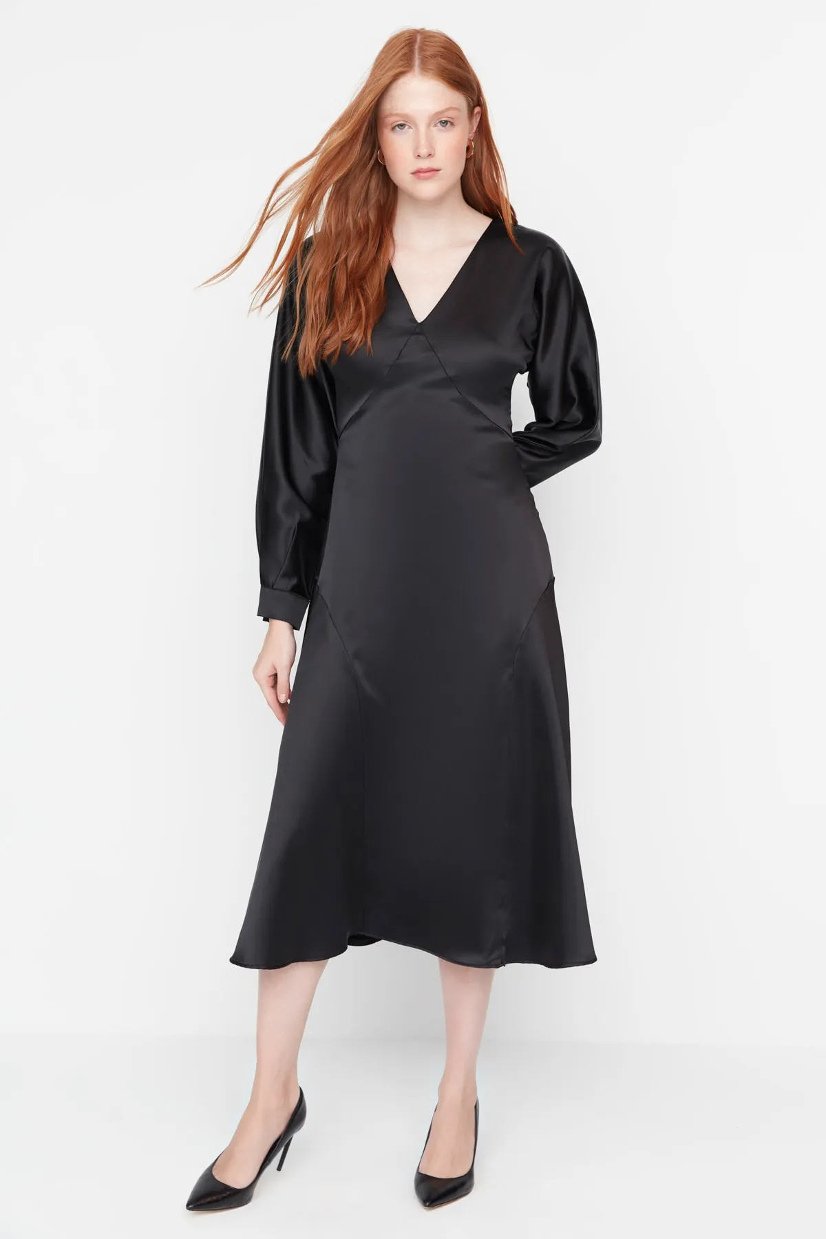 Trendyol Collection  Schwarzes Midi-Kleid aus gewebtem Satin TWOAW23EL01099