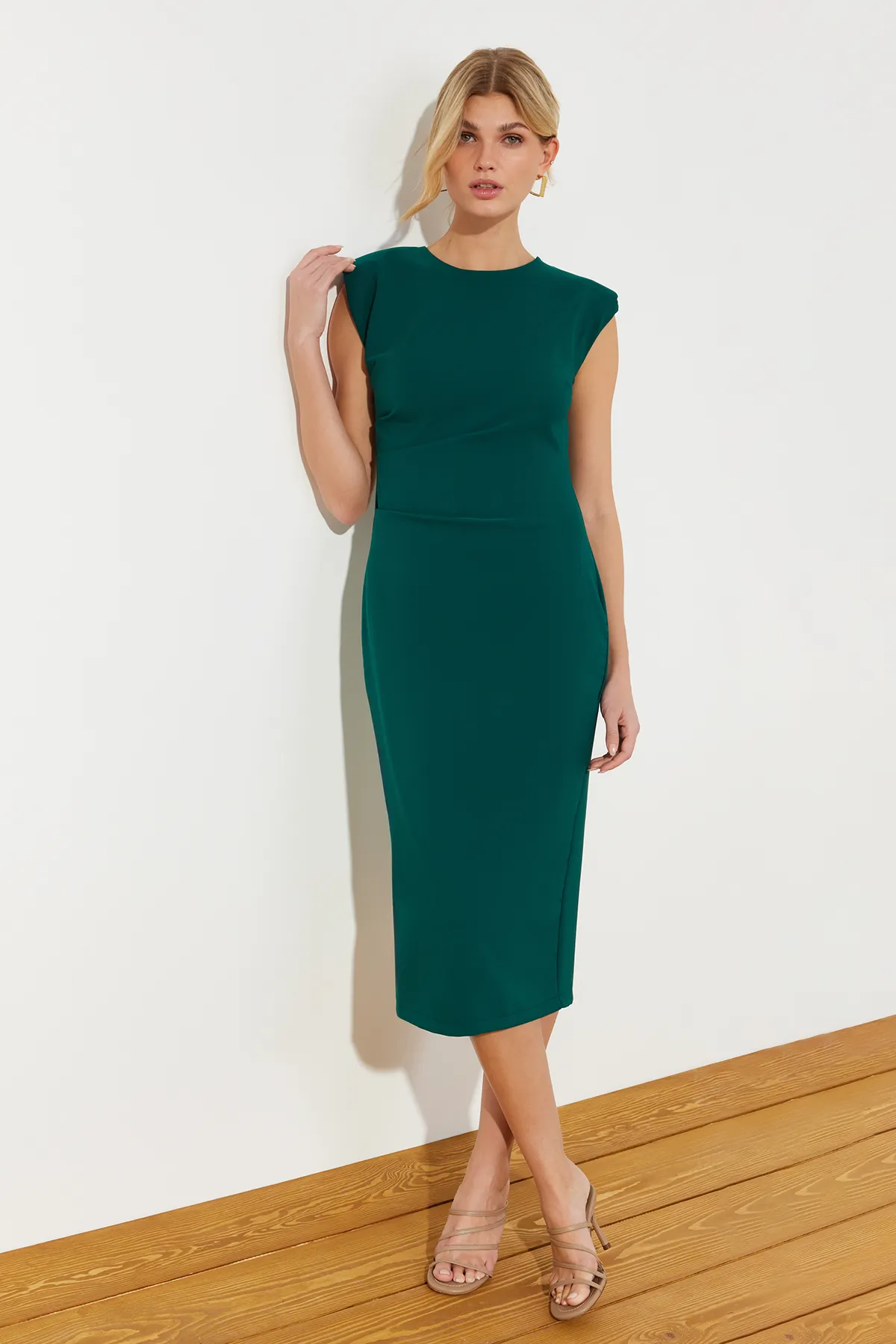 Trendyol Collection  Grünes, tailliertes, gewebtes Midikleid TWOSS24EL00214