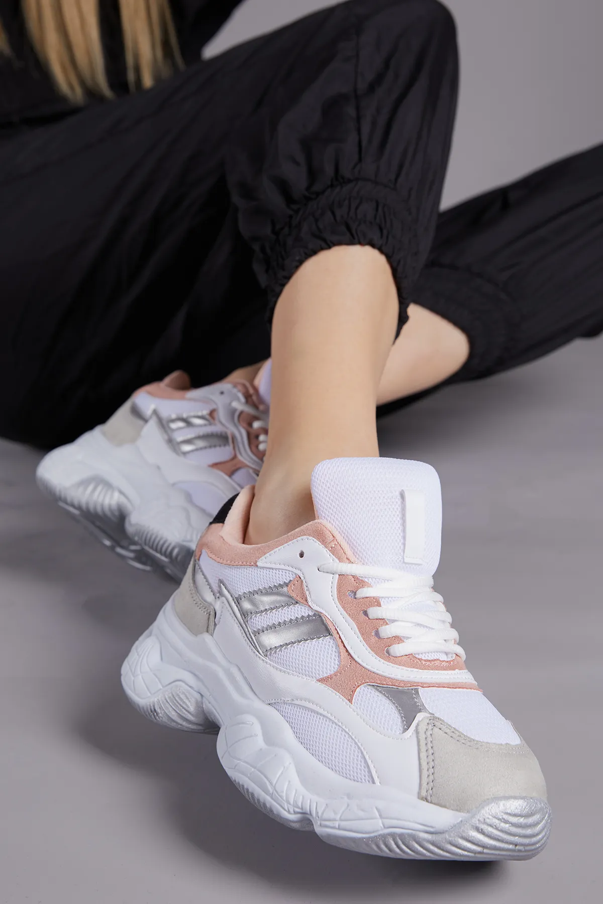 Tonny Black  Weiße Powder-Sportschuhe für Damen Tb246