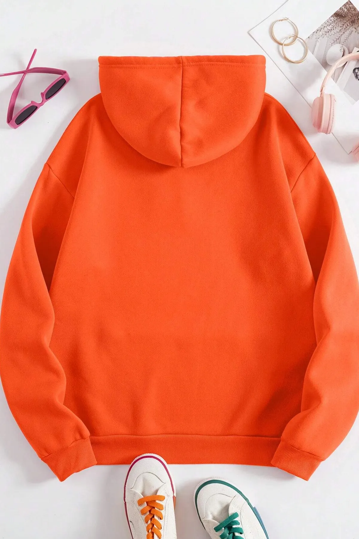 uyguntarz  Schwarzes Saturn-Sweatshirt