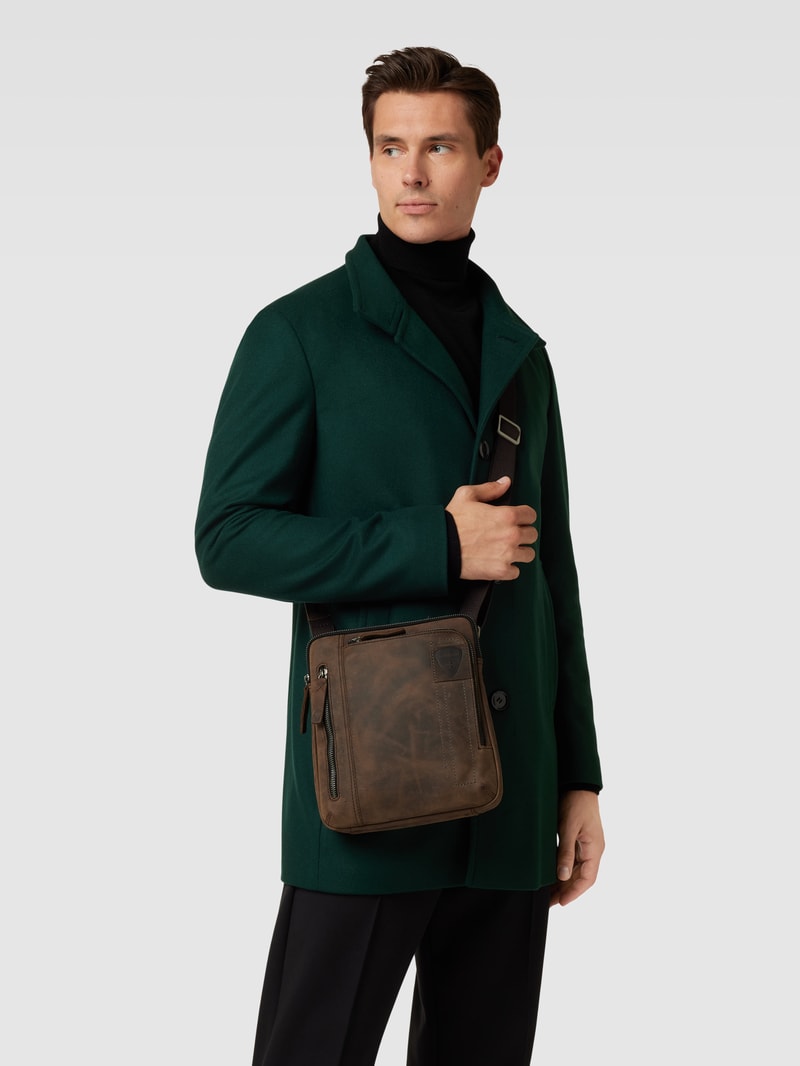 Umhängetasche mit Label-Patch Modell 'RICHMOND' in terrakotta