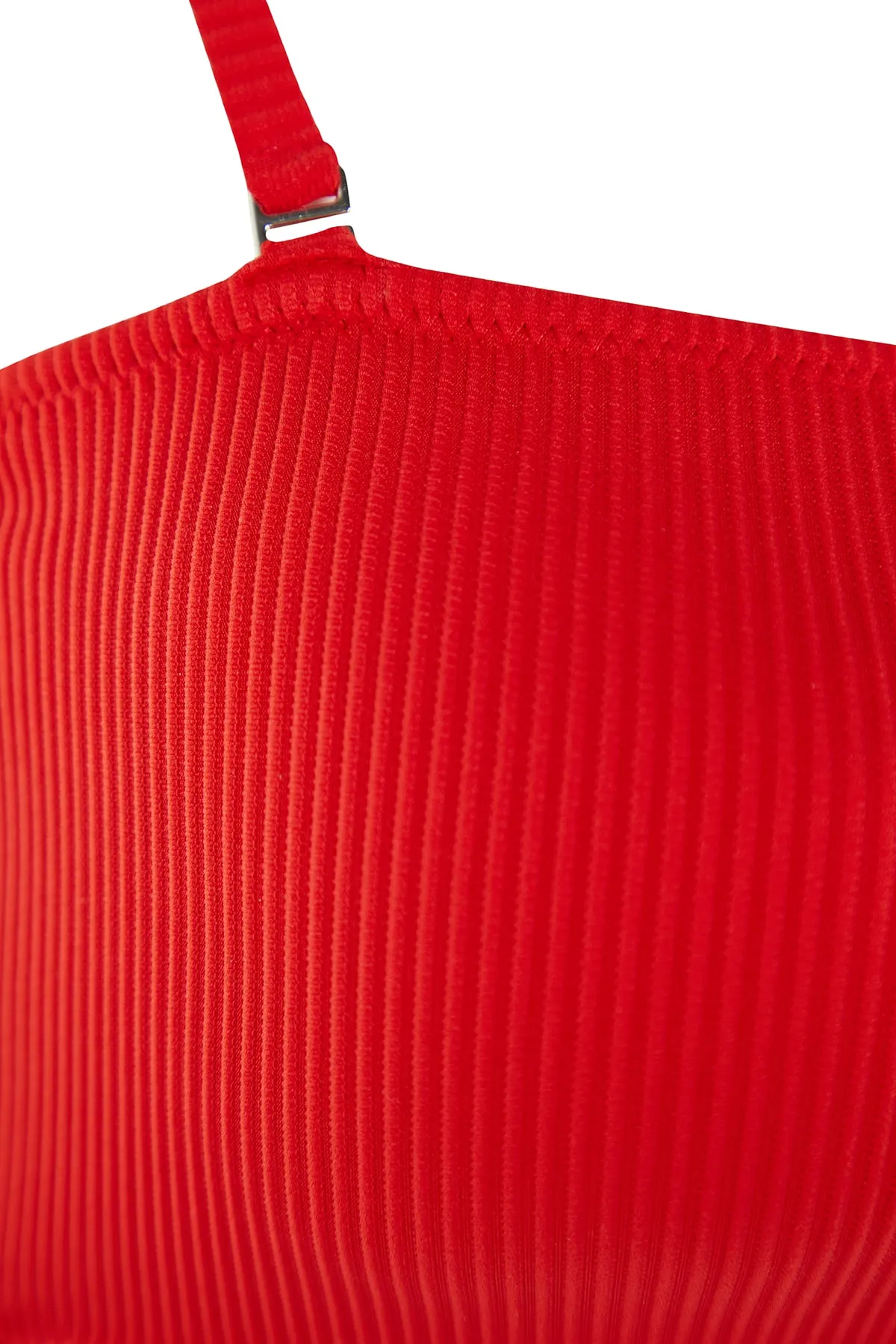 Trendyol Collection  Rotes trägerloses strukturiertes Bikinioberteil TBESS21BU0061