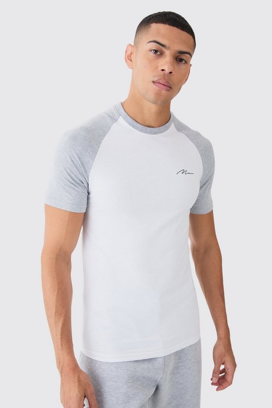 Muscle-Fit Man Signature Raglan T-Shirt