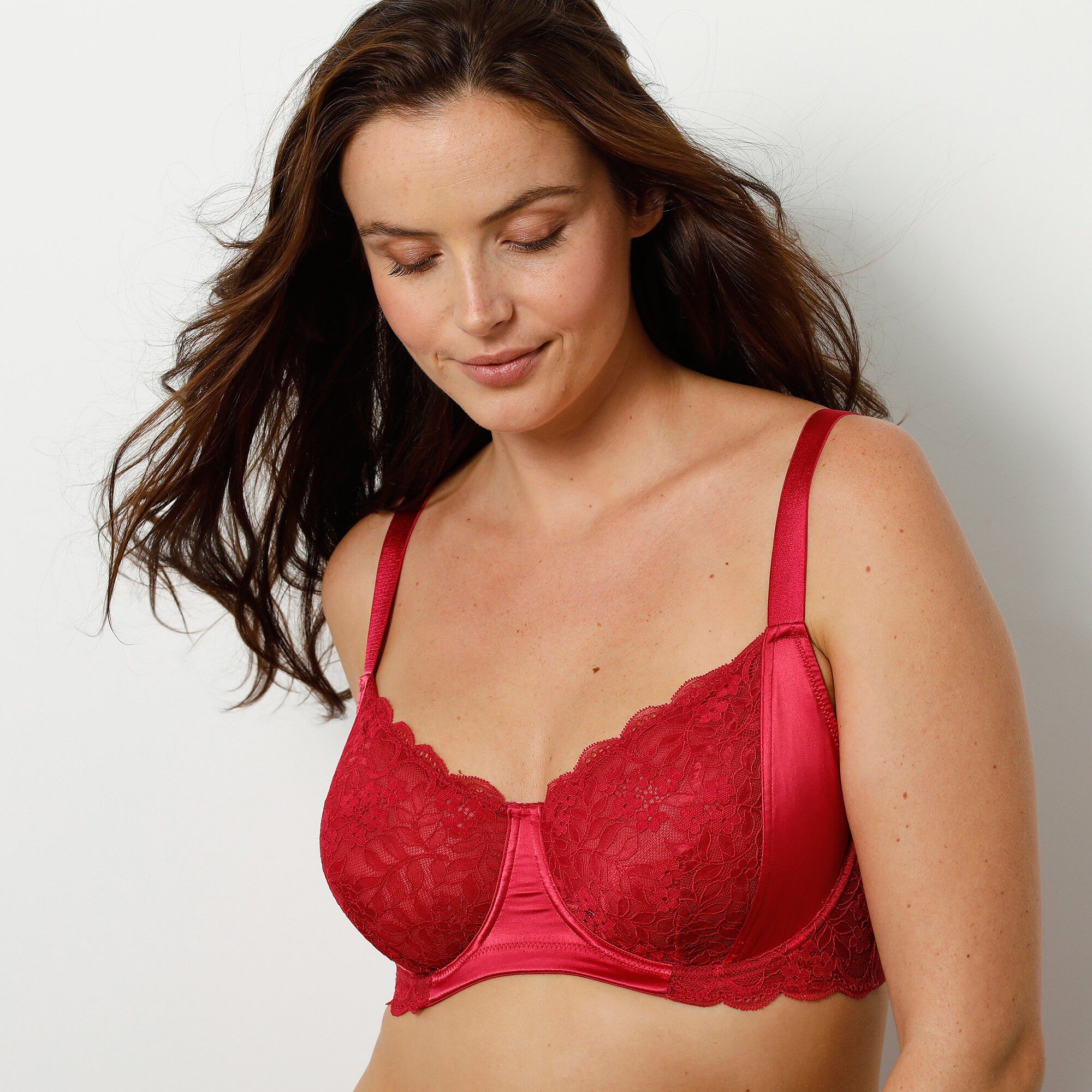 Soutien-gorge minimiseur en satin et dentelle