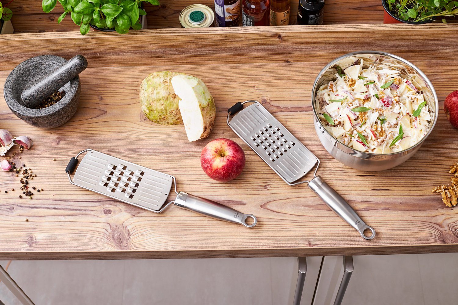 RÖSLE Küchenreibe, Edelstahl 18/10, (1-St), Mittelreibe für Rohkostsalat und Käse, mit ergonomischem Griff