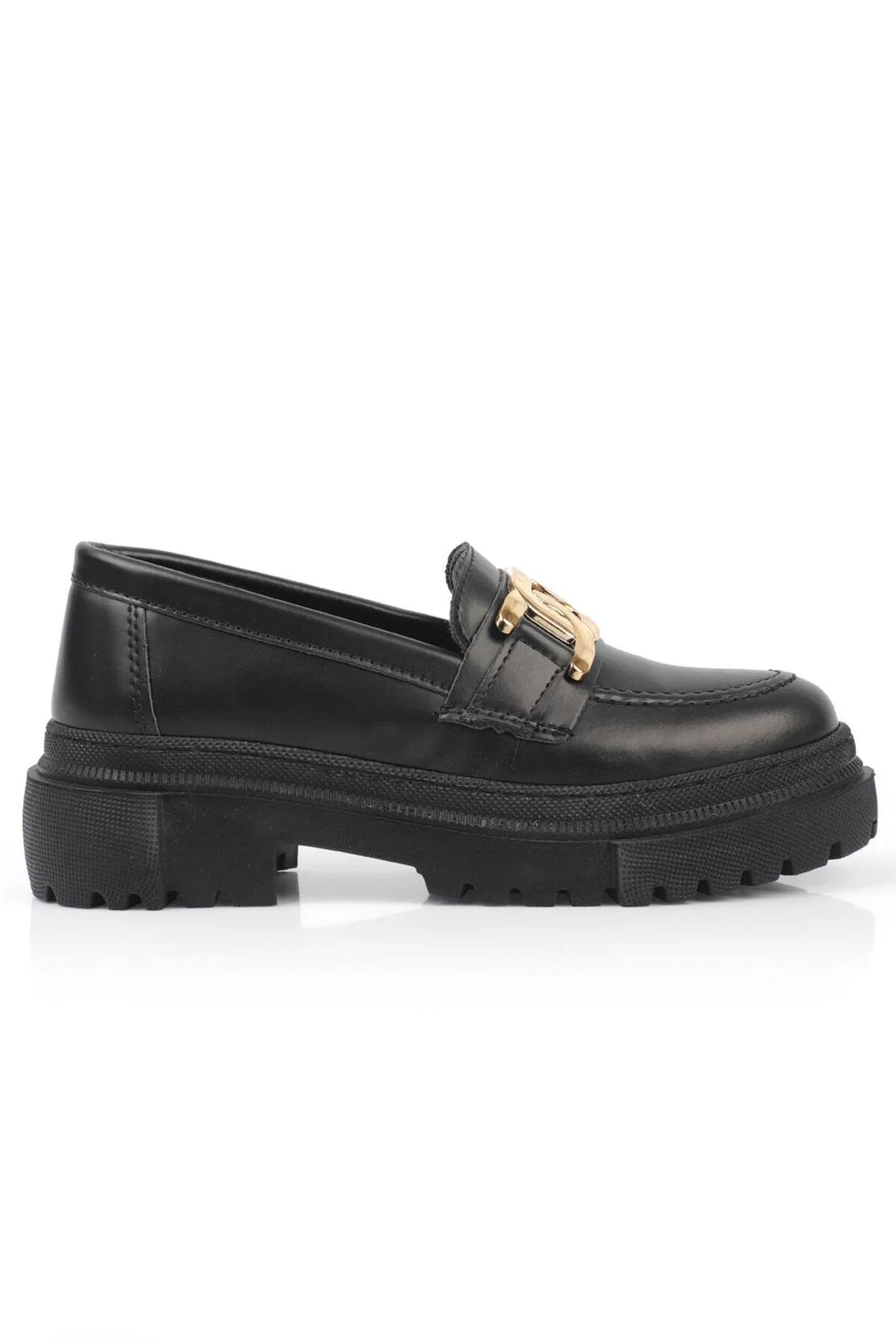 Capone Outfitters  Capone Damen-Loafer aus Lackleder mit ovaler Zehenpartie und Metallzubehör, Trak-Sohle