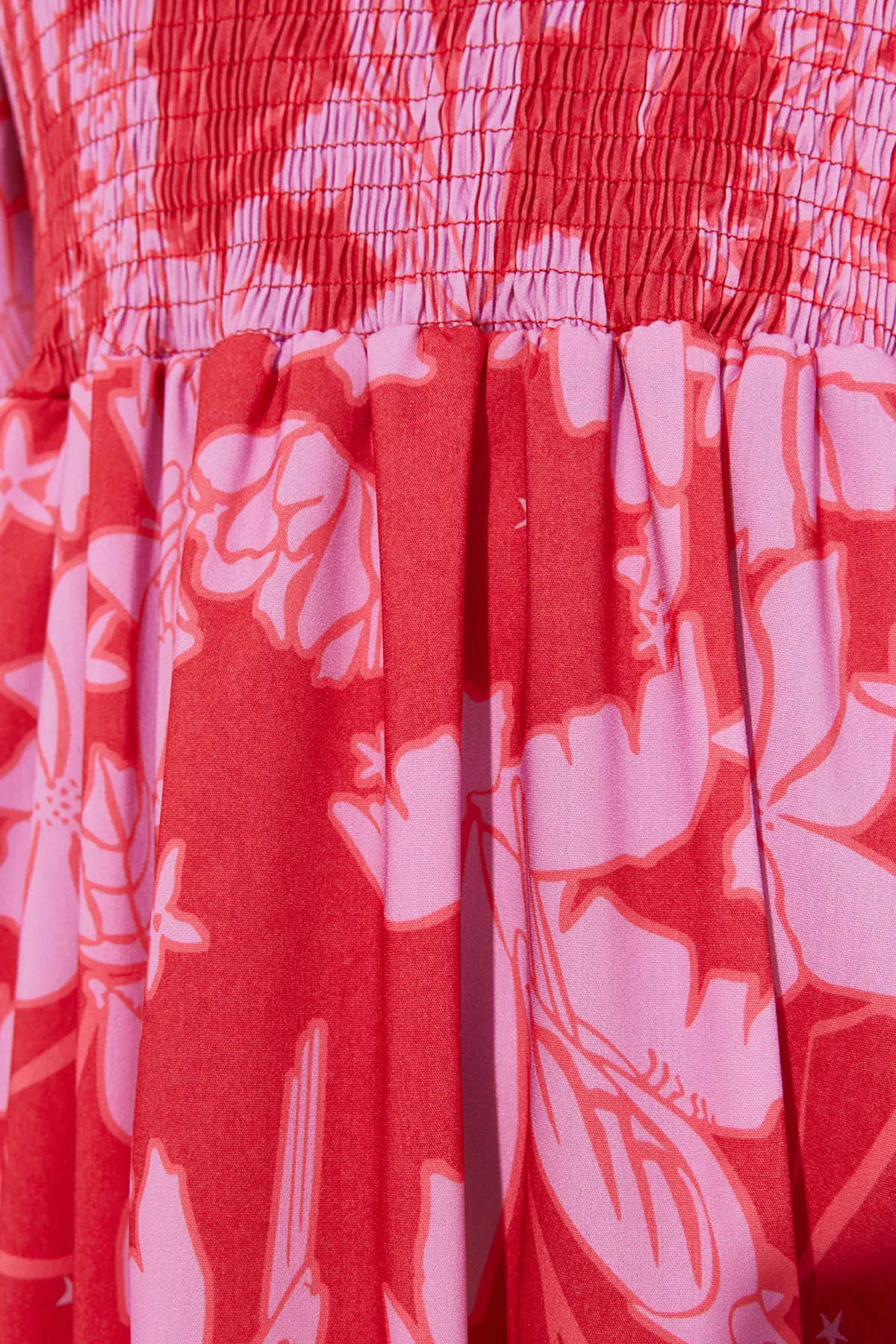 Trendyol Modest  Rotes, mit Blumenmuster bedrucktes Gimped-Webkleid in Übergröße TCTSS24EB00109