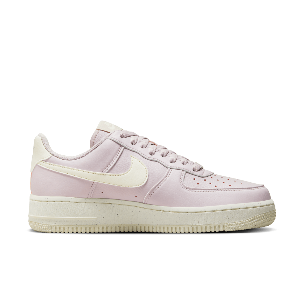 Nike Air Force 1 07 SE DV3808-001 / lila