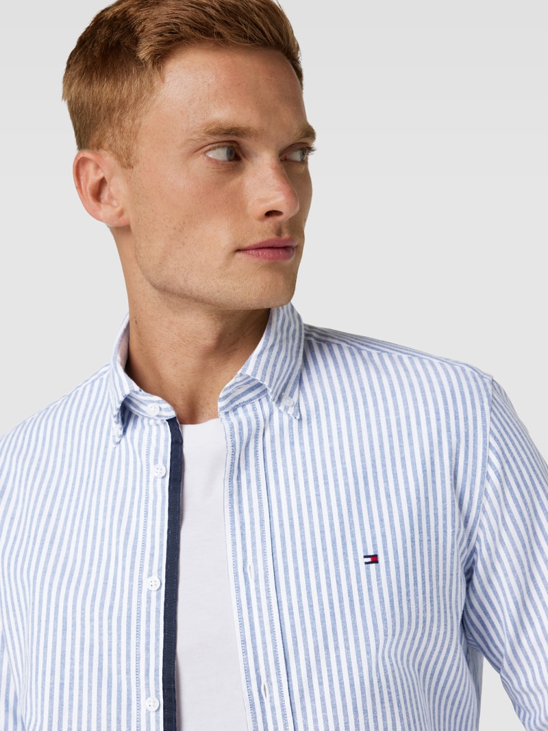 Regular Fit Business-Hemd mit Button-Down-Kragen in royalblau