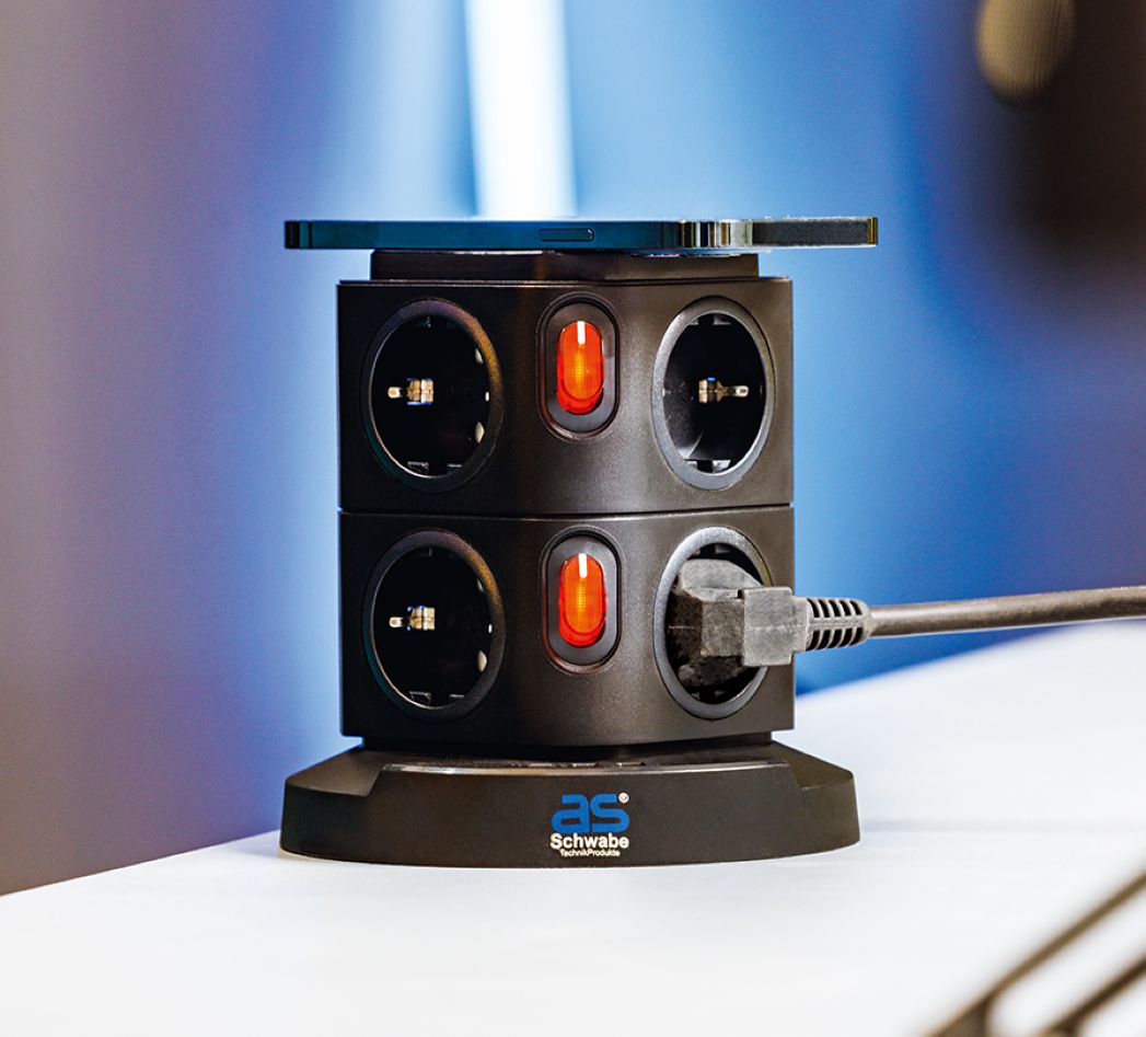 Prelungitor de prize Schwabe 18221, 8 prize cu împământare, 3 prize USB, cu încărcător prin inducție, cablu de 2 m