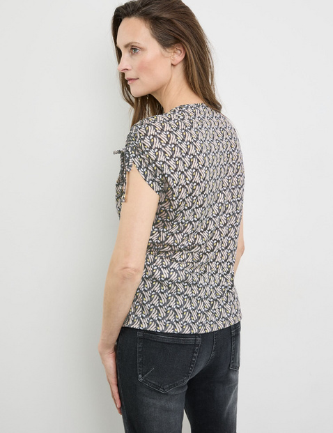 Gemustertes Kurzarmshirt mit Raffung