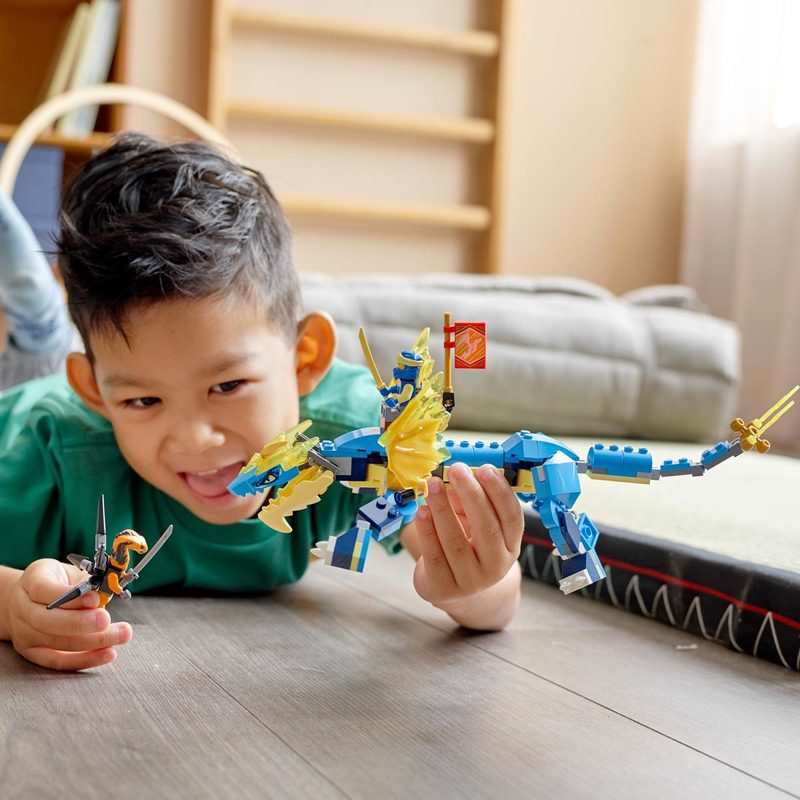 71760 Le dragon du tonnerre de Jay Évolution LEGO Ninjago