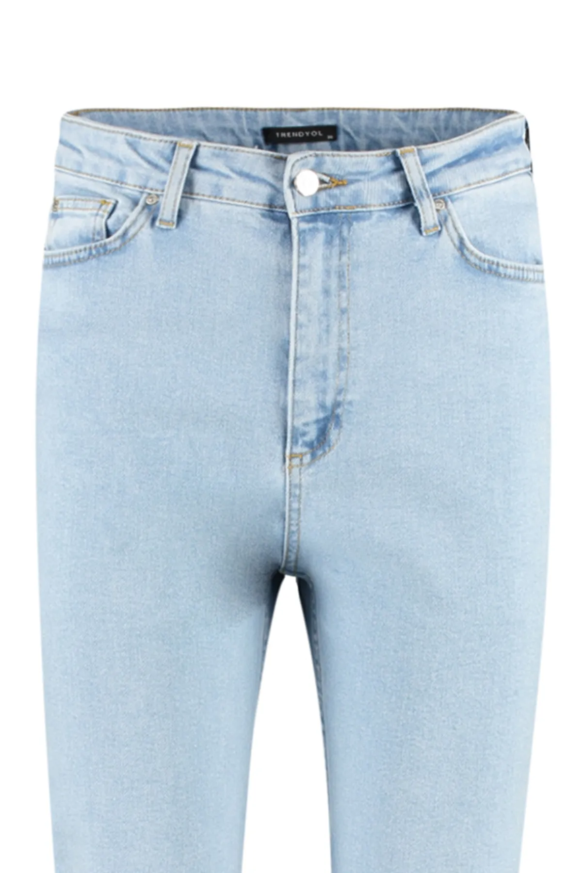 Trendyol Collection  Hellblaue Slim-Mom-Jeans mit hoher Taille TWOSS23JE00097