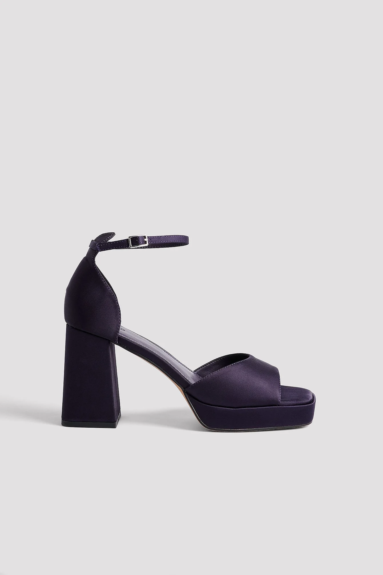 Plateau-High-Heels aus Satin