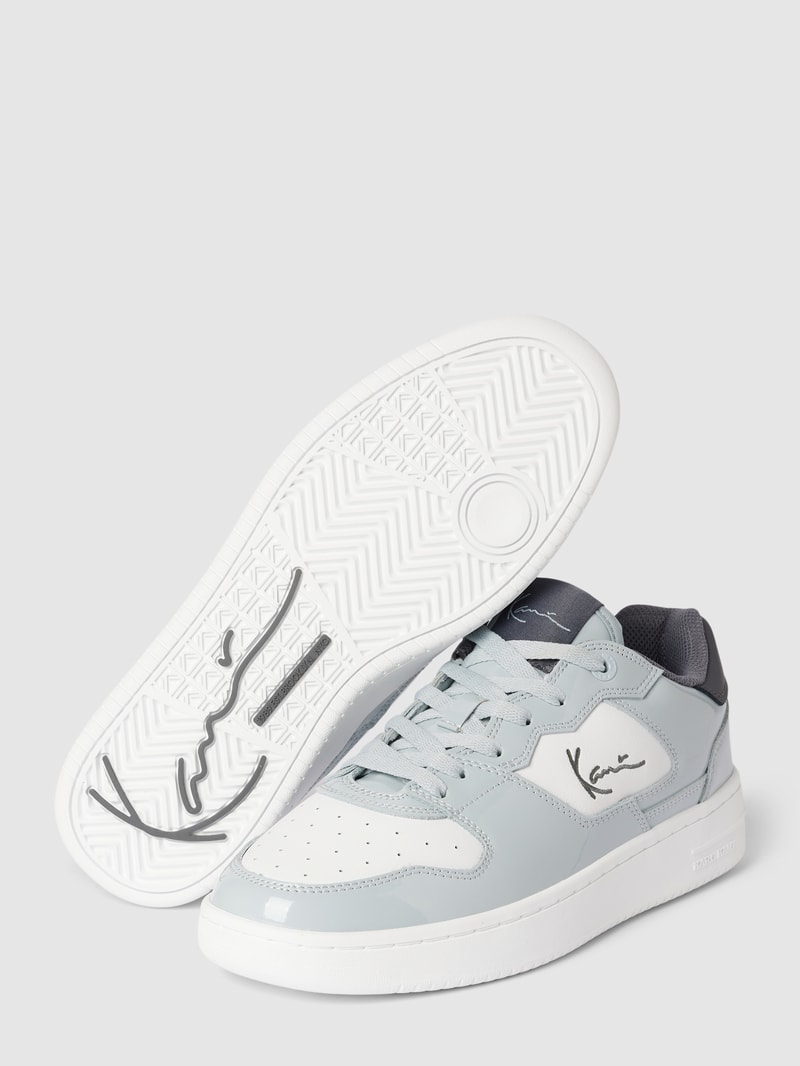 Sneaker aus Leder-Mix mit Label-Stitching in hellgrau