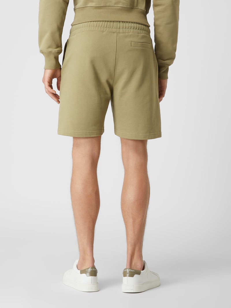 Sweatshorts aus Bio-Baumwolle in olivgrün