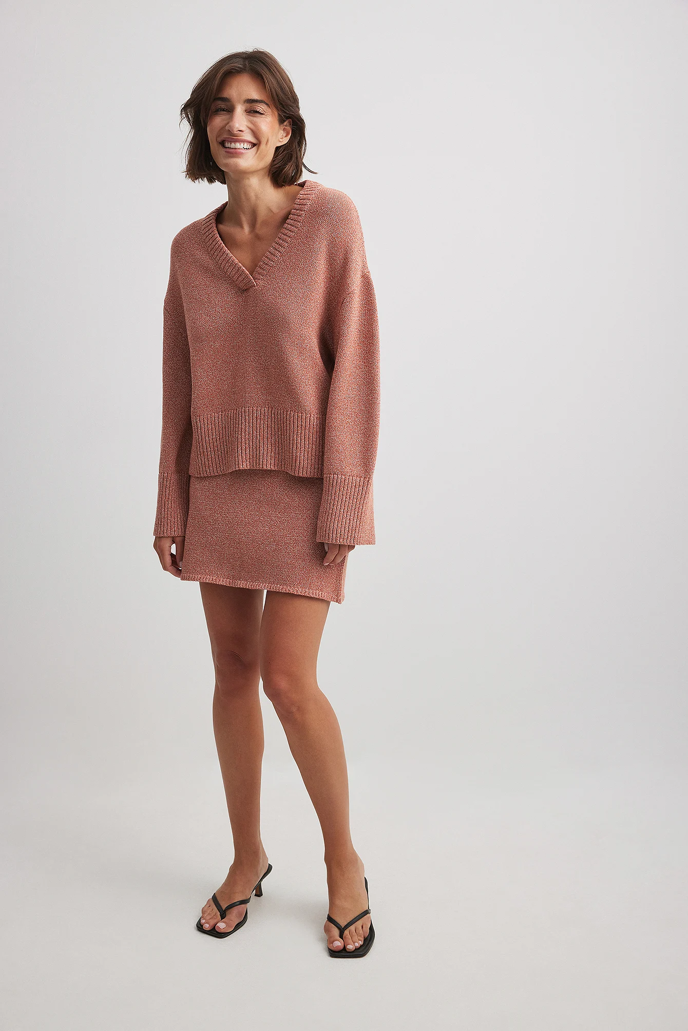 Strickpullover mit V-Ausschnitt und weiten Ärmeln