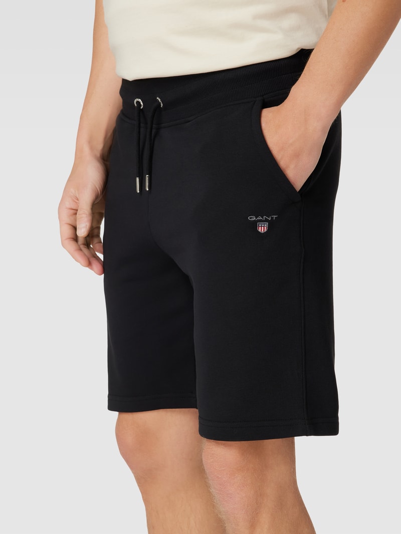Sweatshorts mit Label-Stitching in schwarz