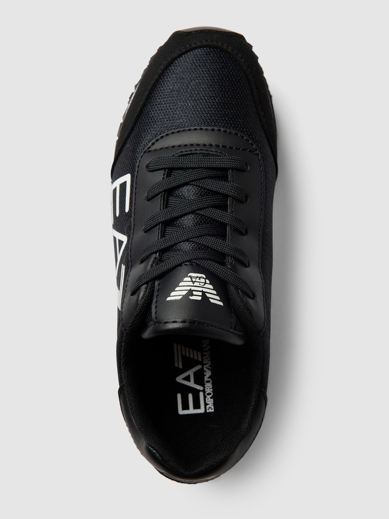 Sneaker mit Label-Prints in schwarz