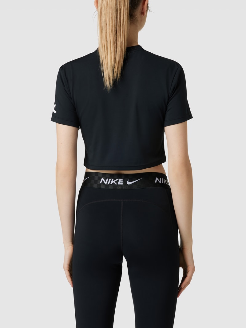 Crop Top mit Rundhalsausschnitt in schwarz