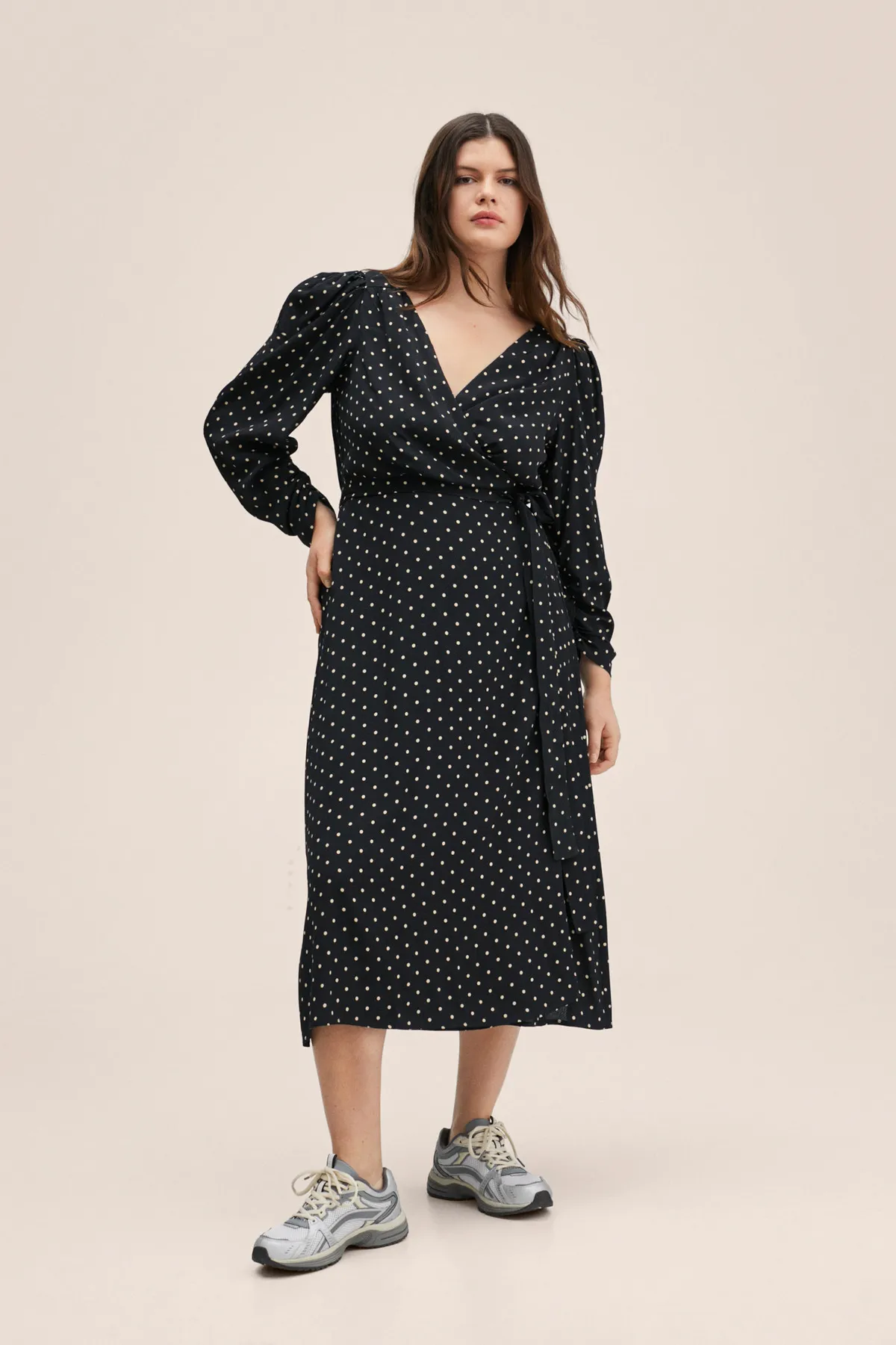 MANGO  27014014 Kleider und Overalls Schwarz