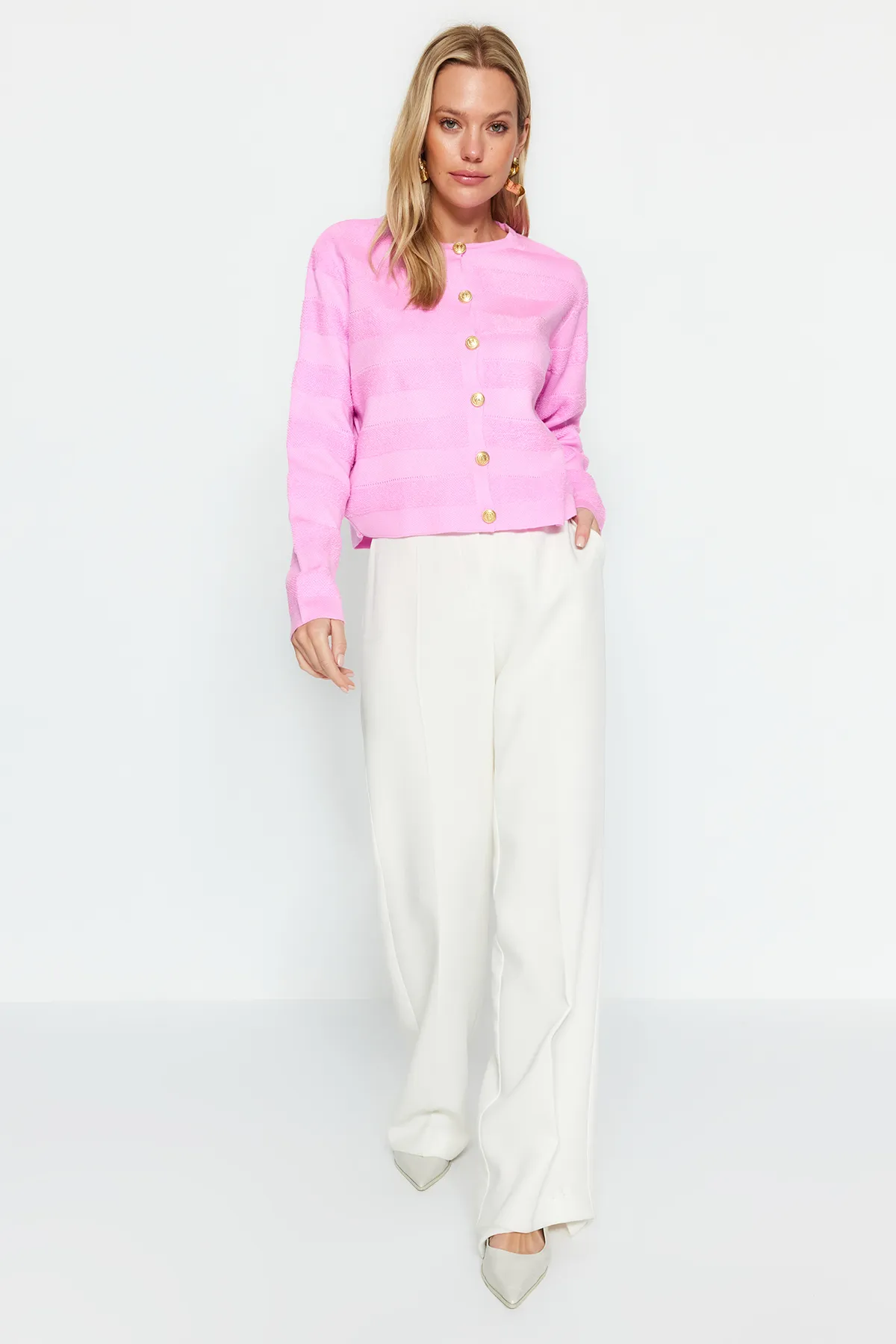 Trendyol Collection  Rosa Strickcardigan mit Rundhalsausschnitt TWOAW24HI00337