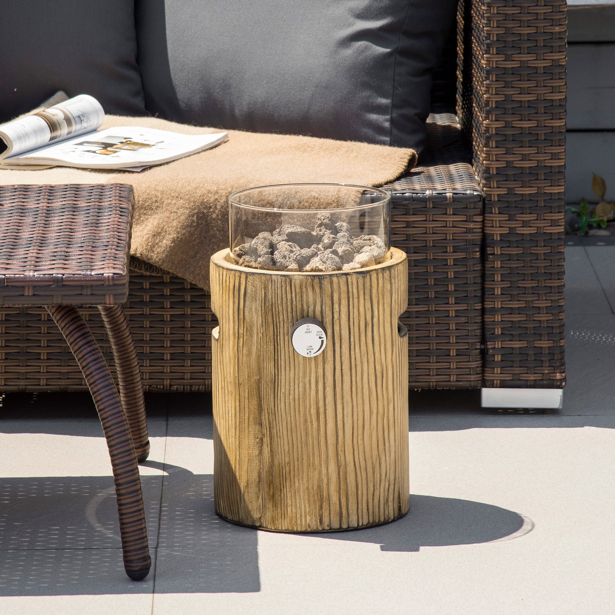 Outsunny Feuerstelle 10.000BTU Tischfeuerschale, Tragbare Feuerstelle, (Lavasteinen für Outdoor, 1-St., Heizstrahler im Holzoptik mit runder Gasfeuerschale), ØxH: 21.5 x 34.5 cm