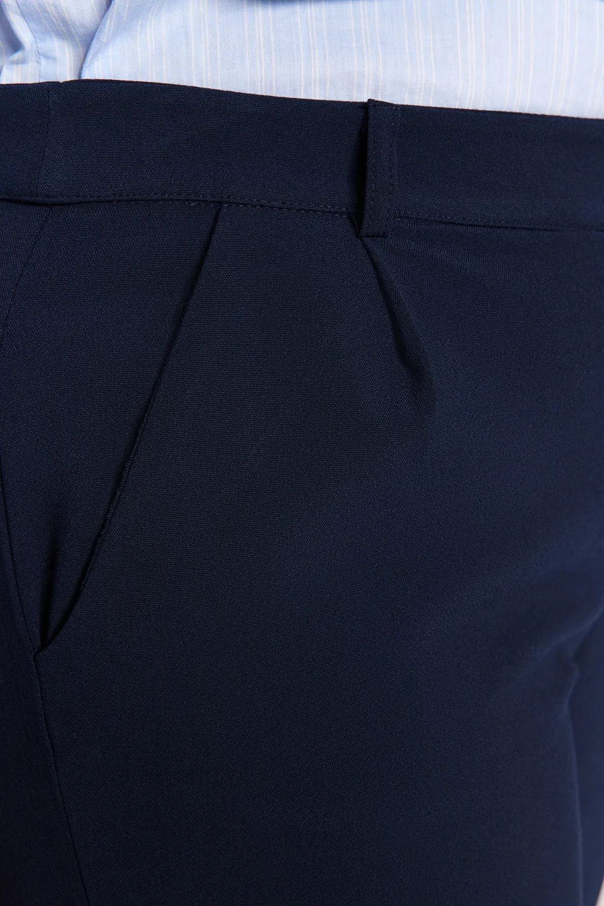 Trendyol Curve  Marineblaue, hoch taillierte, doppelt geknöpfte, asymmetrische, karierte Webhose TBBAW23AR00038