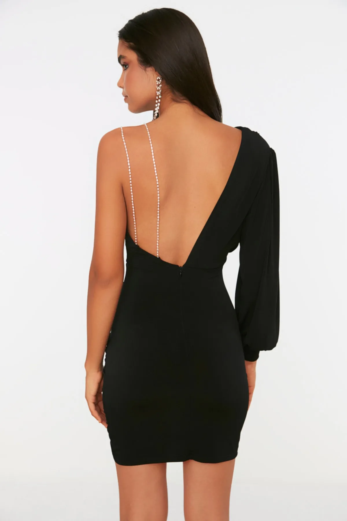 Trendyol Collection  Stilvolles Abendkleid aus schwarzem Strick mit glänzendem Stein TPRSS22EL0451