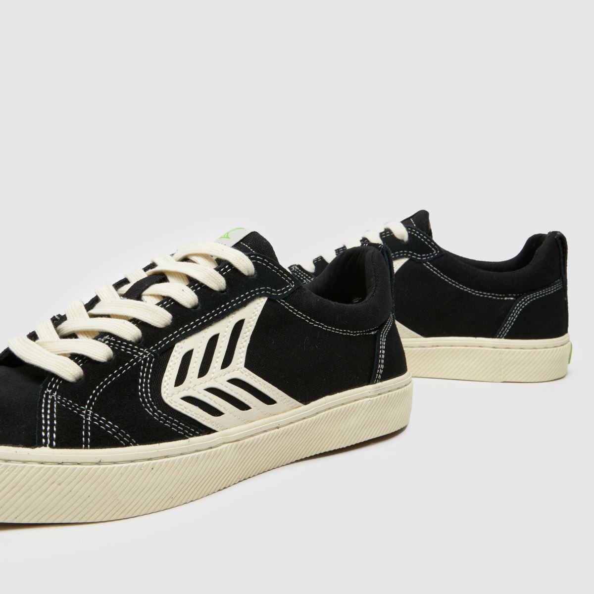 CARIUMA Catiba Pro-sneakers i svart och vitt
