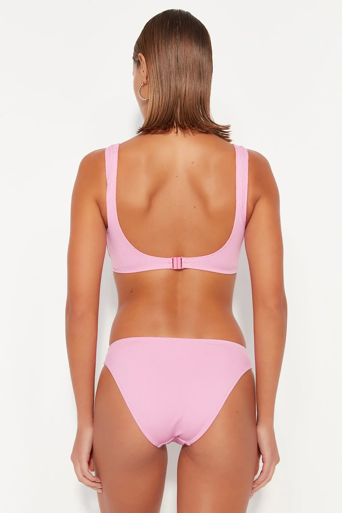 Trendyol Collection  Ecru strukturierte Bikinihose mit hohem Beinausschnitt TBESS21BA0014