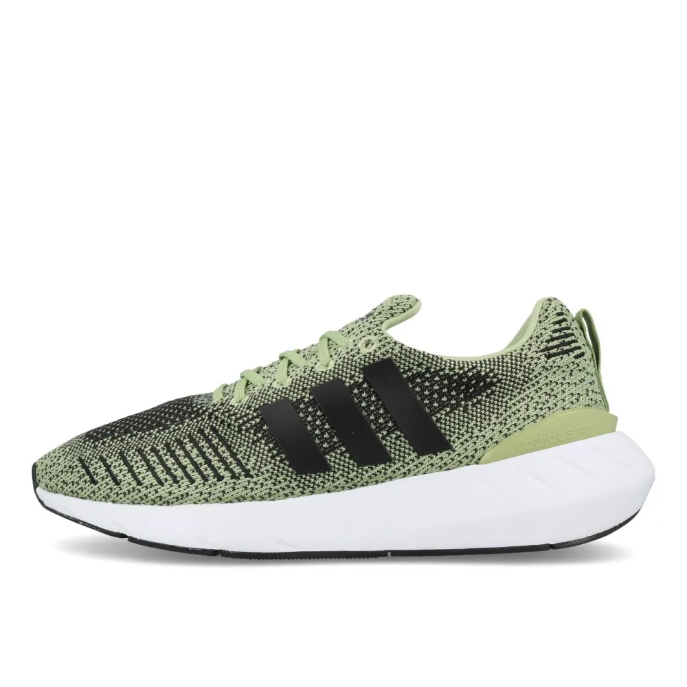 adidas Swift Run 22 GZ3505 / grün