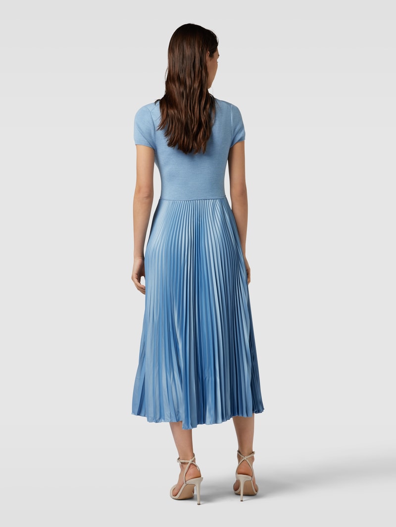 Midikleid mit Plisseefalten in bleu