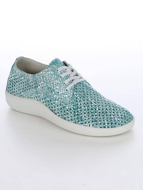 Schnürschuh mit Perforation