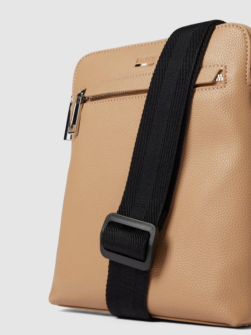 Umhängetasche mit Label-Details Modell 'Ray' in beige