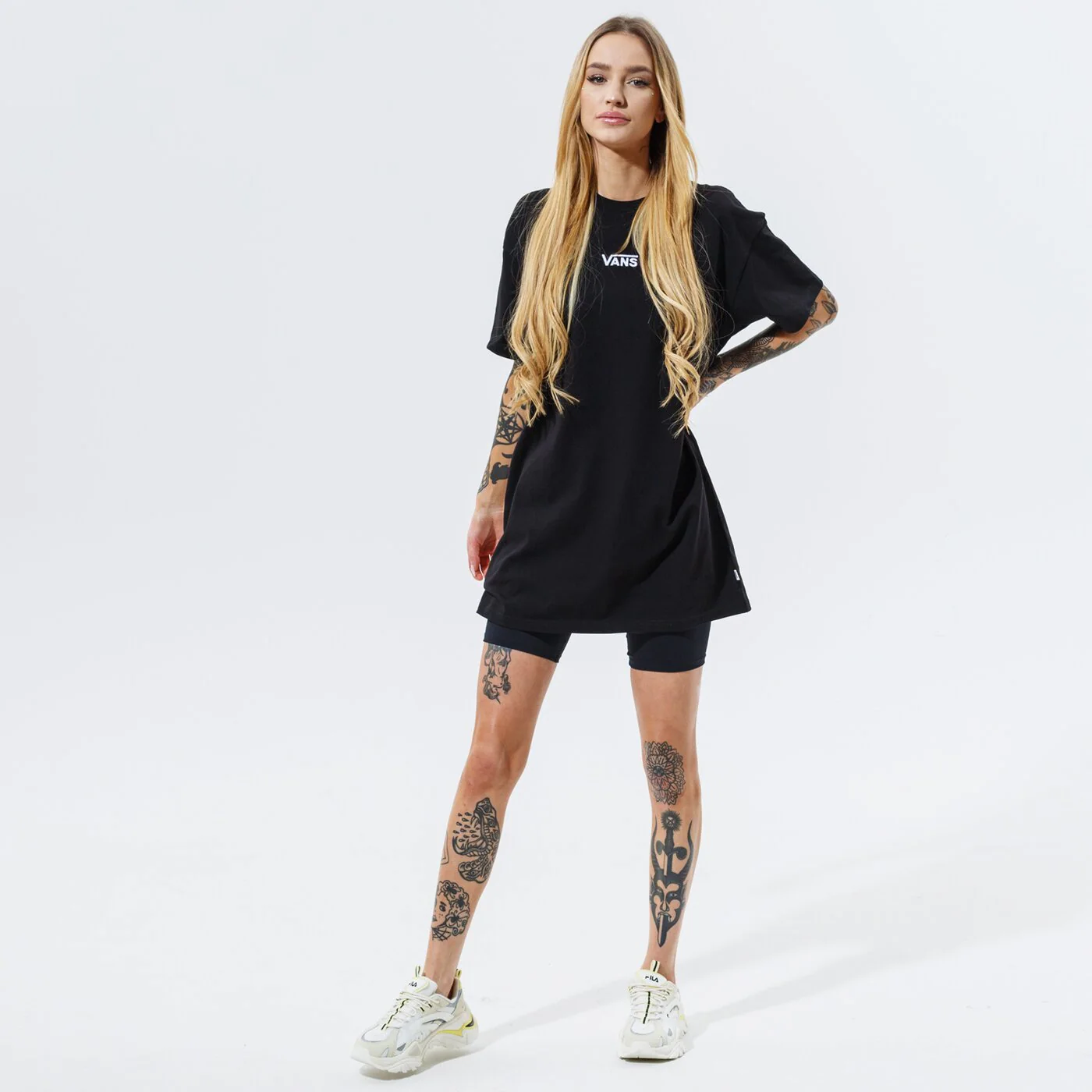 VANS KLEID WM CENTER VEE TEE TRAININGSANZUGS BLACK Schwarz