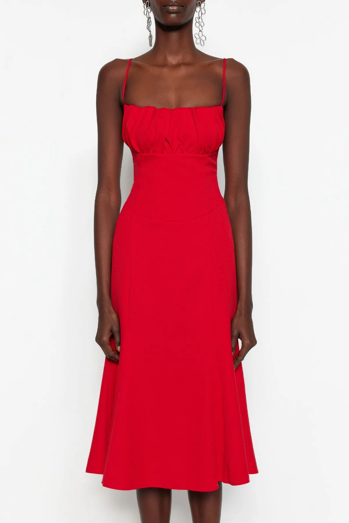 Trendyol Collection  Stilvolles Abendkleid im roten Korsett-Look mit Raffungsdetail TPRSS22EL2025