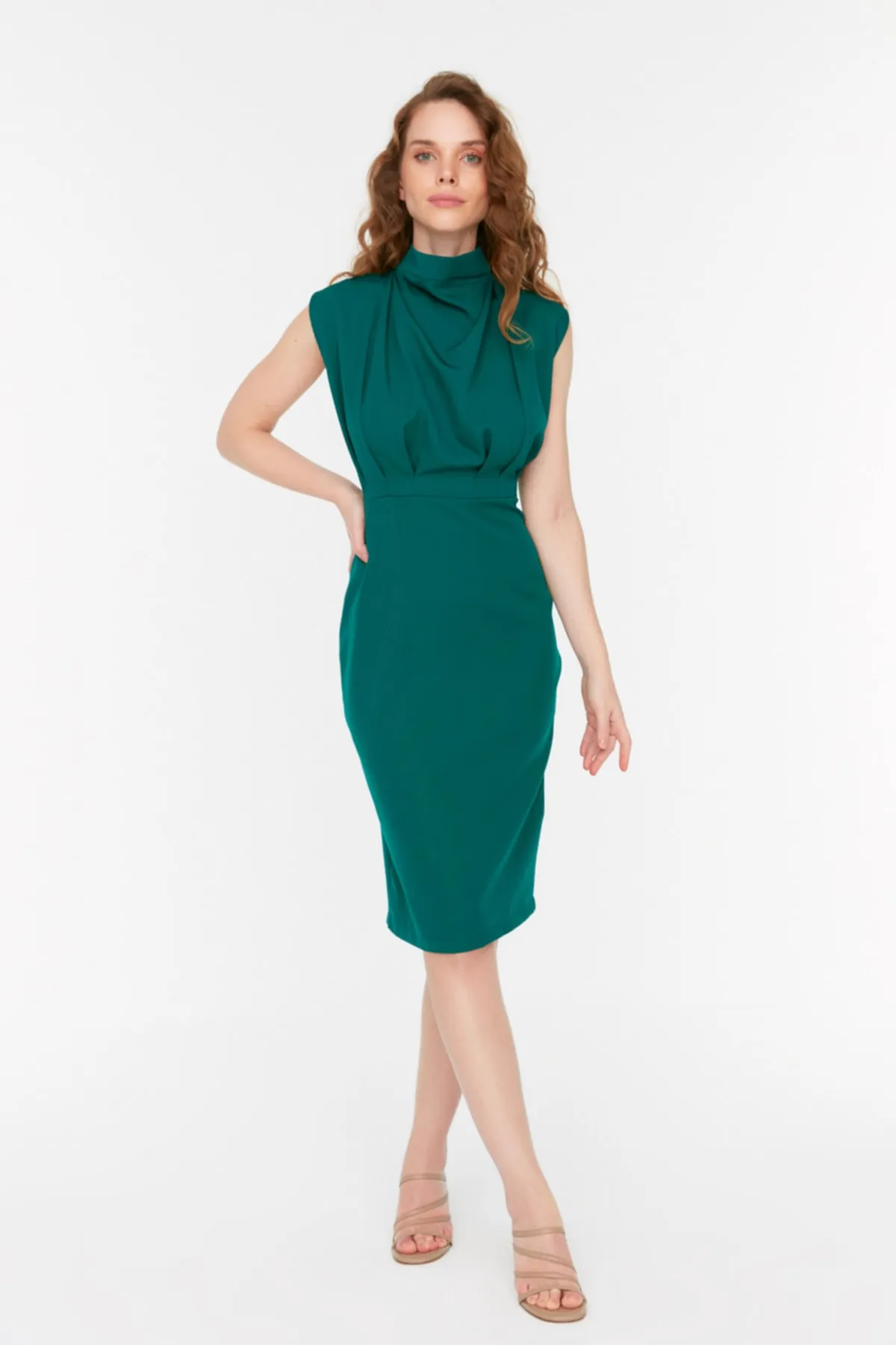 Trendyol Collection  Grünes, figurbetontes, gewebtes Kleid mit Stehkragen TWOAW20EL0311