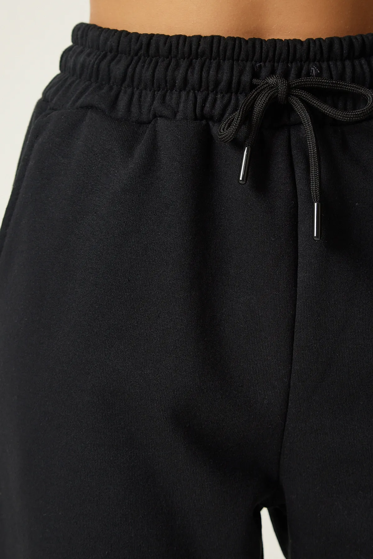 Happiness İstanbul  Schwarze gestufte Strick-Jogginghose für Damen DZ00109