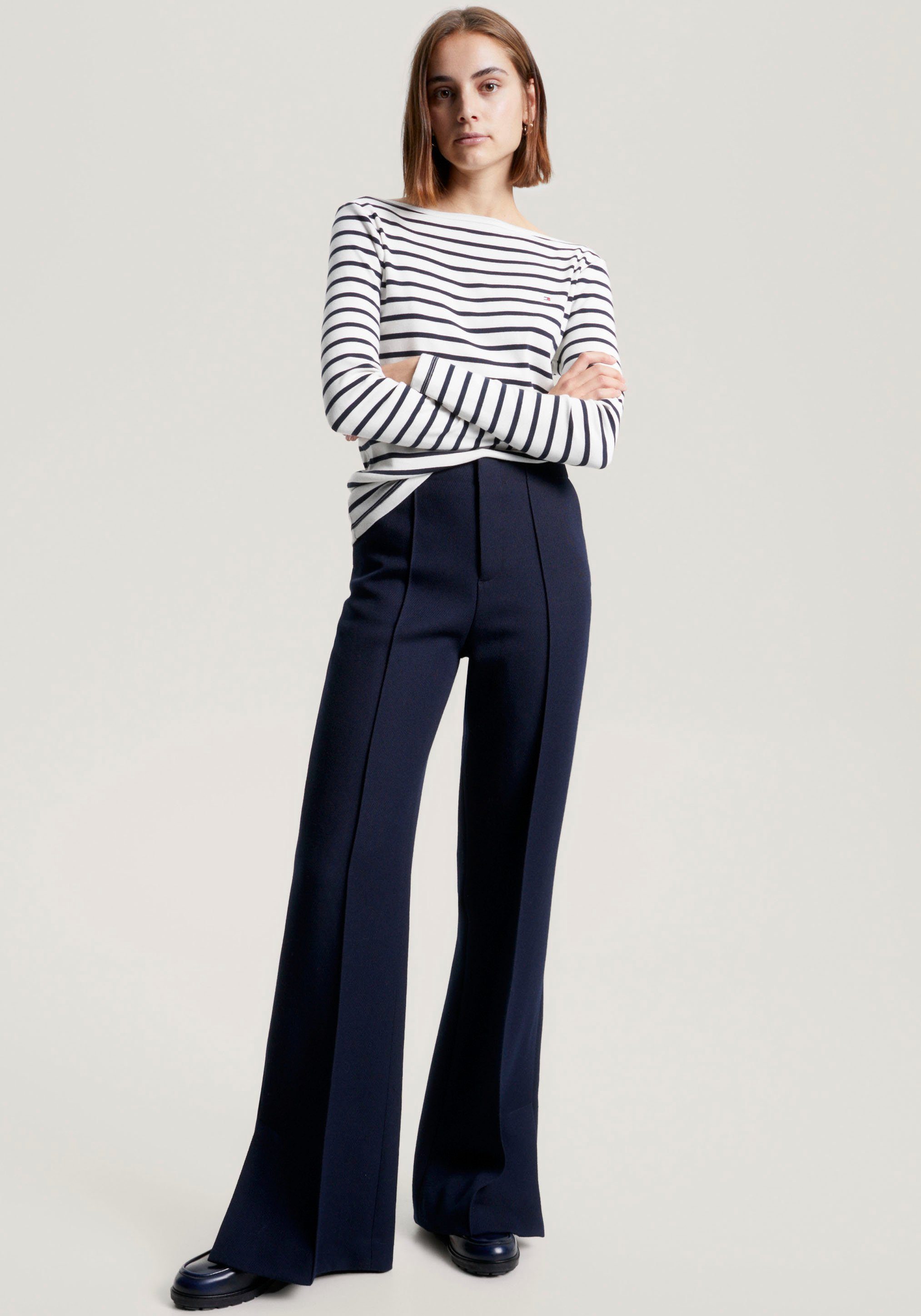 Tommy Hilfiger Langarmshirt SLIM CODY RIB SLASH-NK LS mit kleiner Logostickerei auf der Brust