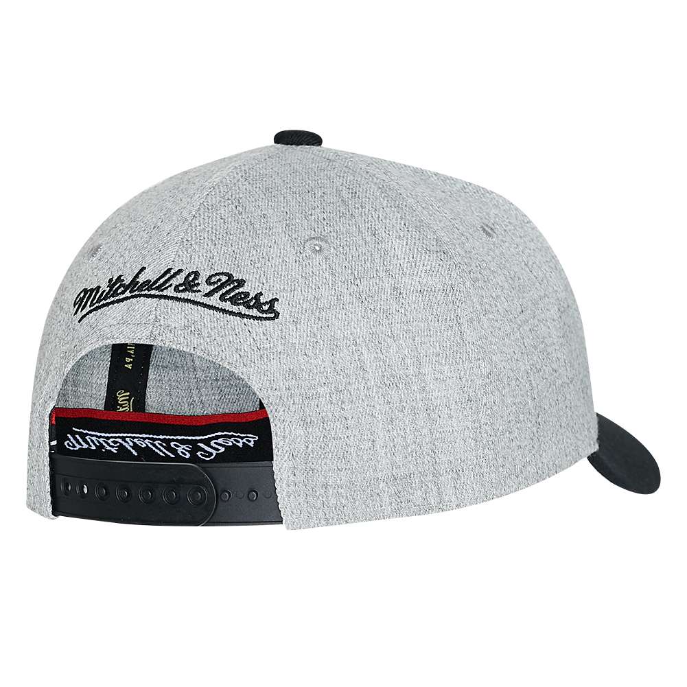 Mitchell & Ness Classic Red Stretch Kappe HHSSINTL1121-MNNGHBK
