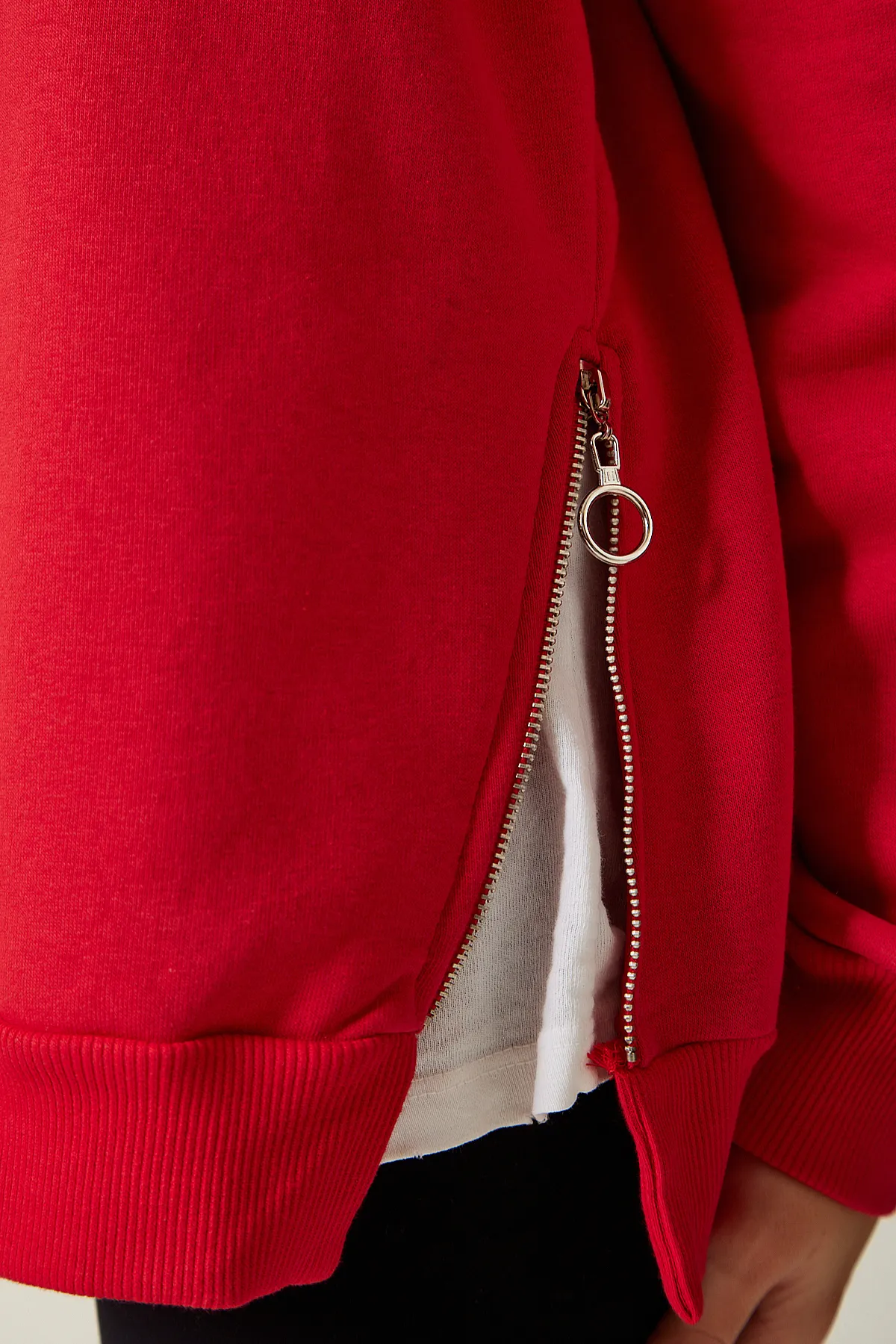 Happiness İstanbul  Rotes Damen-Sweatshirt mit Reißverschluss, detailliertem, erhöhtem Strickmuster UB00148