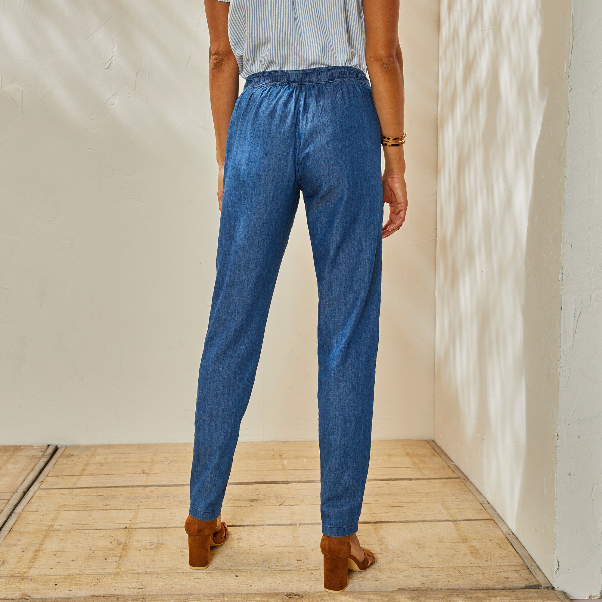 Pantalon fuselé fluide, denim léger